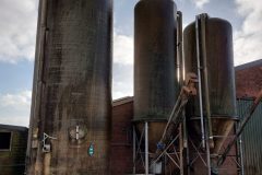 Tarwegist en vitaminen/mineralen silo's